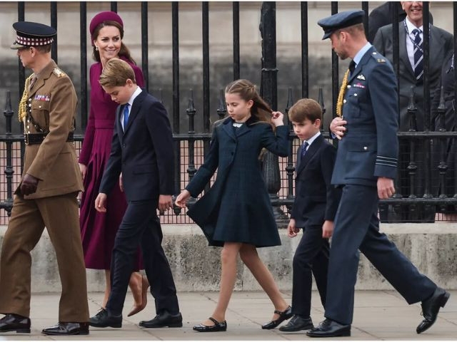 Prince George, Charlotte and Louis appear with William and Kate at VE Day event