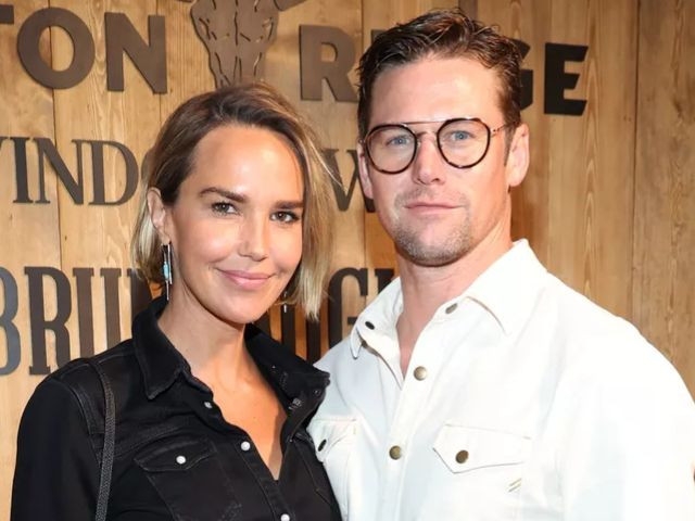 Vampire Diaries costars Arielle Kebbel and Zach Roerig confirm relationship with kiss at fan convention