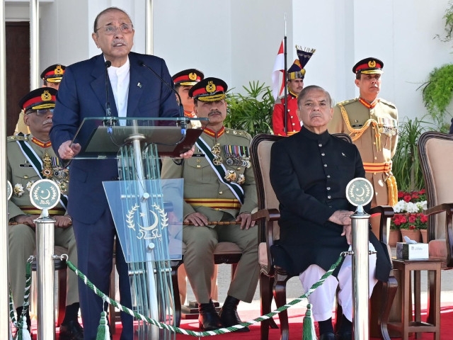 President grants military awards