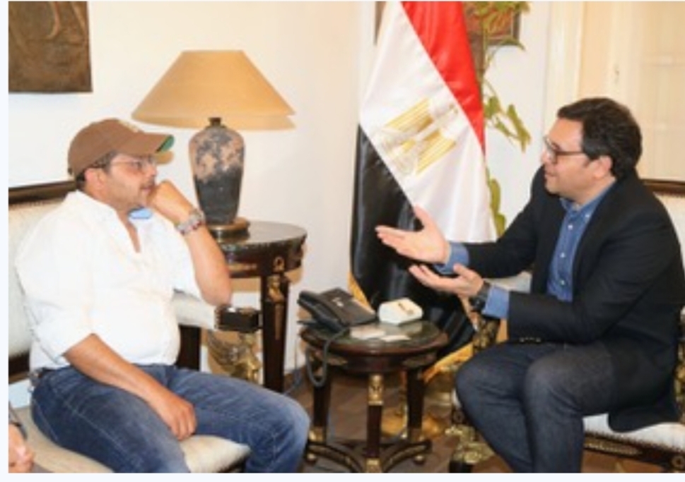 بعد تجارب فنيه في الغربة : محمد هنيدي علي مسرح بيرم التونسي