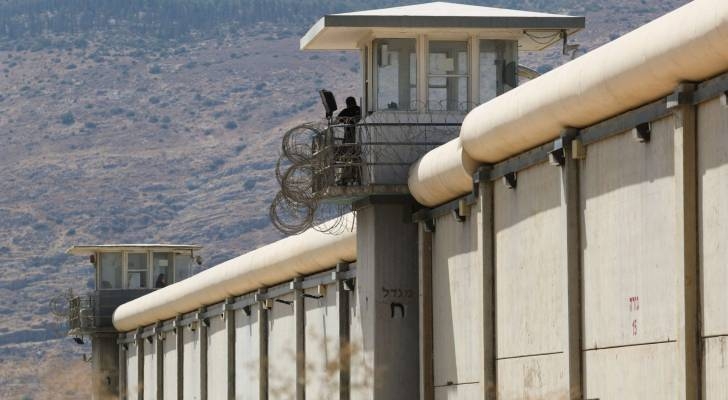الإفراج عن أسير أمضى 21 عاماً في سجون الإحتلال الإثنين