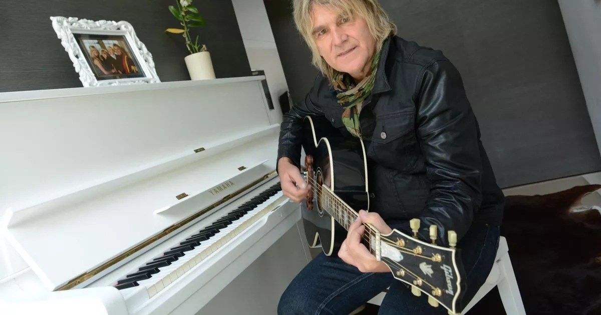 The Alarm frontman Mike Peters dies aged 66
