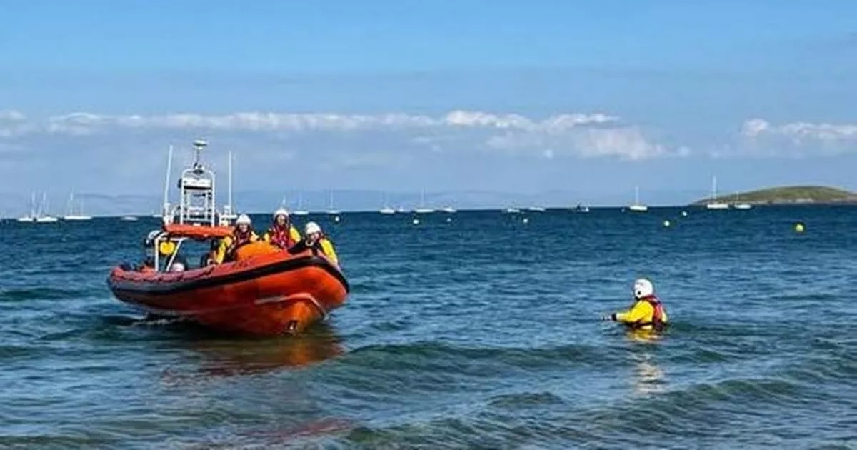 Paddleboarder rescued off coast of Abersoch thanks to sharp eyed beachgoers