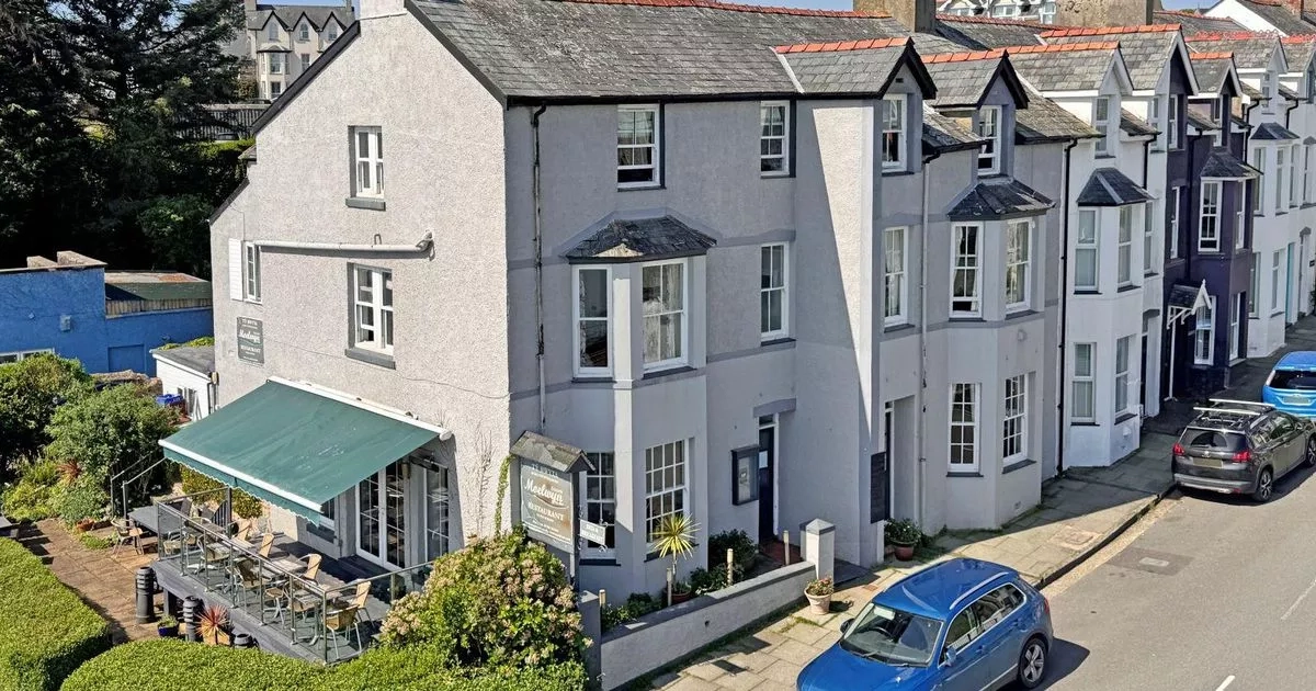 B&B with restaurant in Gwynedd seaside town goes up for sale