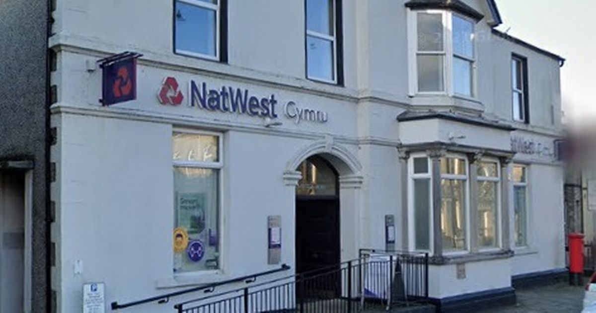 Banking giant closing last Anglesey branch in 'deeply disappointing' decision