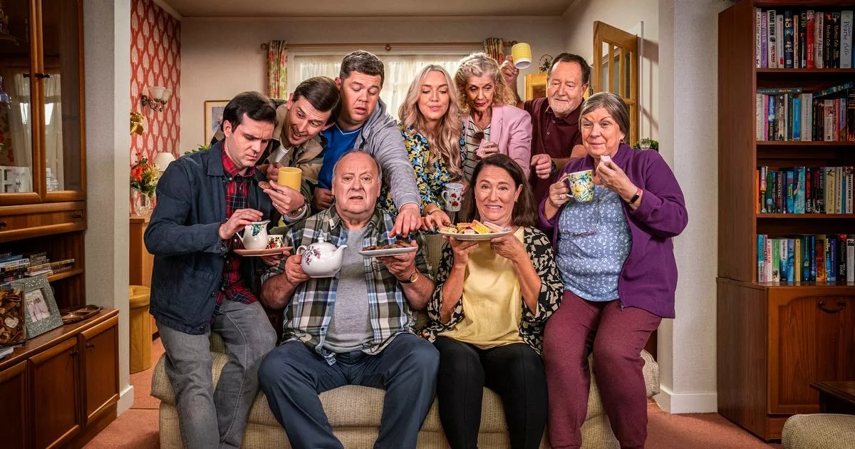 Two Doors Down star reveals hit Scots comedy show is set for shock comeback