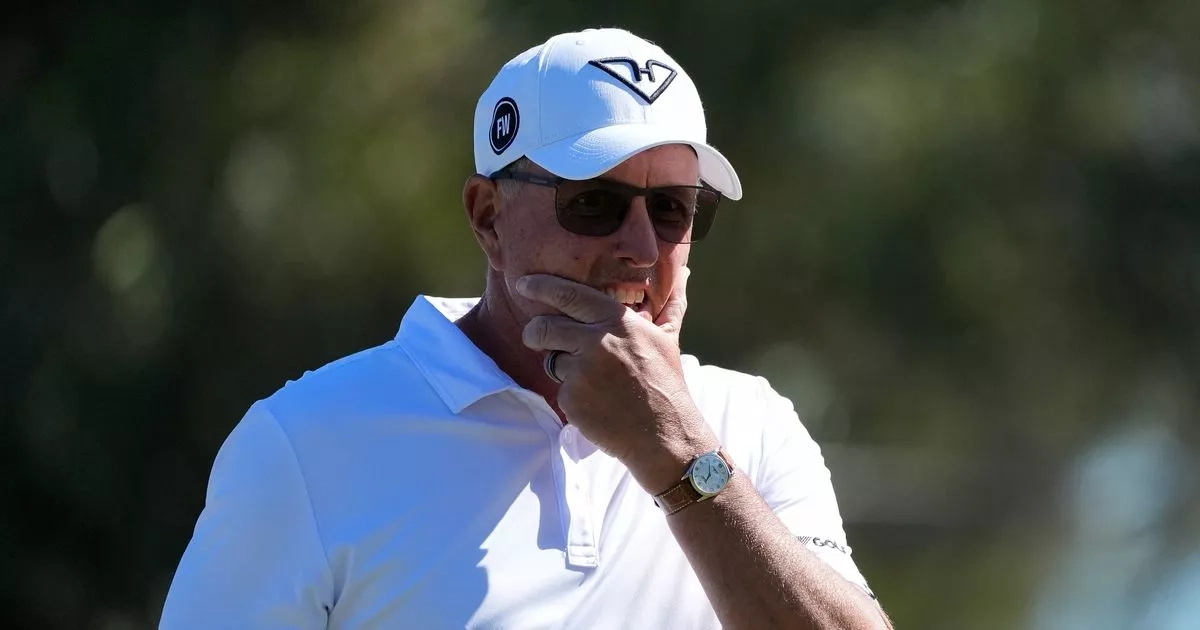 Red faced Phil Mickelson rinsed as LIV Golf star left munching humble pie after social media howler