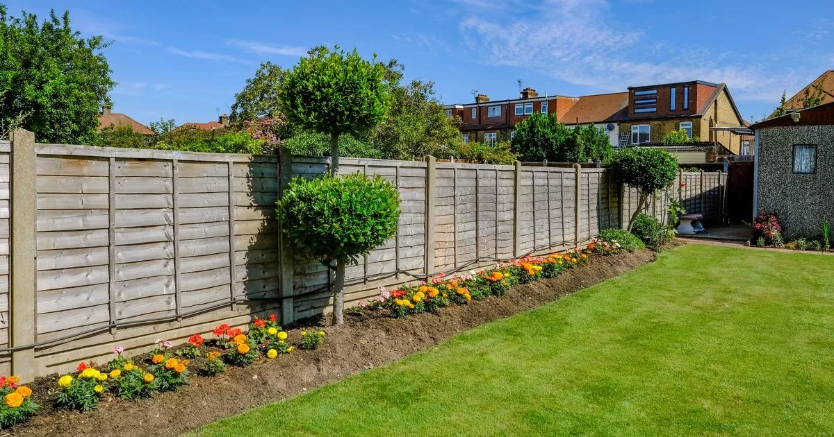 Homeowners can tell which fence is theirs with this simple observation