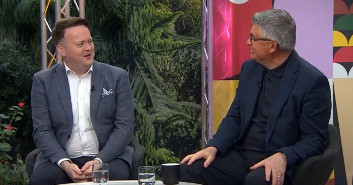John Higgins earns Batman comparison as snooker ace Shaun Murphy left in disbelief by John Parrott quip