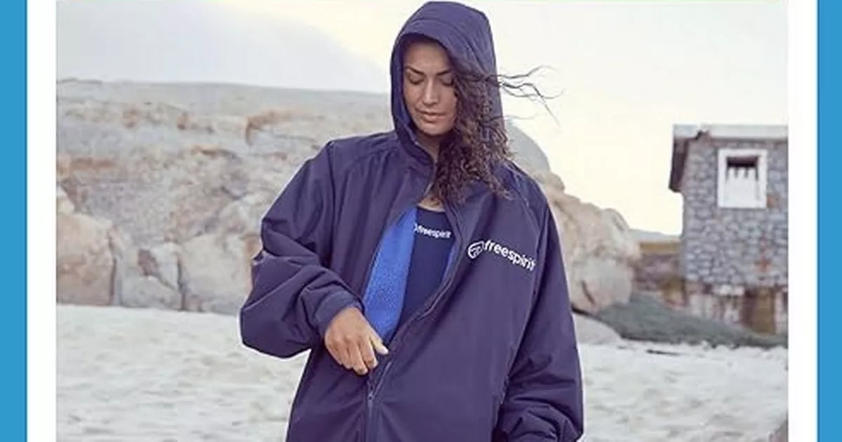 Amazon shoppers are rushing to buy £50 Dryrobe alternative that feels 'like a feather'