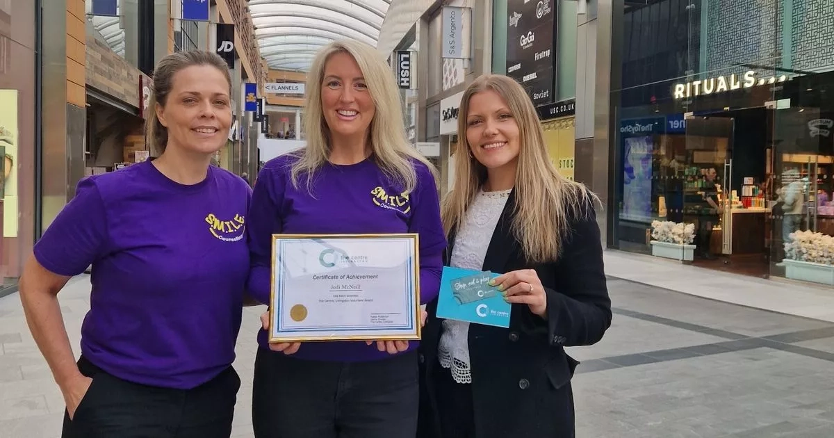 West Lothian mental health counsellor receives volunteer award from The Centre, Livingston