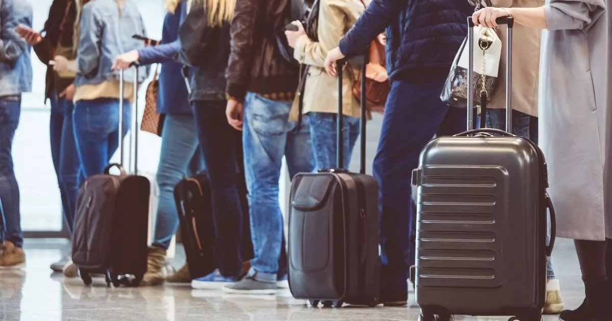 Warning to Portugal holidaymakers over 'unacceptable' airport queues and 3 hour delays