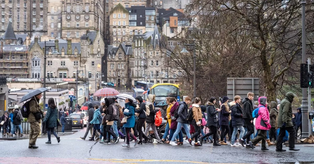 Exact date 850-mile wall of rain will batter Scotland as weather maps show downpour moving in