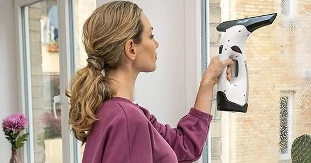 Amazon drops 'no smears' window vac that 'cuts cleaning time' down to £45 in home sale