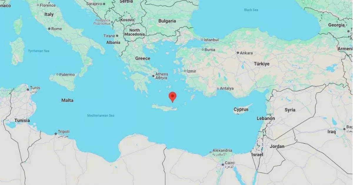 Crete earthquake sparks tsunami fears as tourists told to 'reach higher ground'