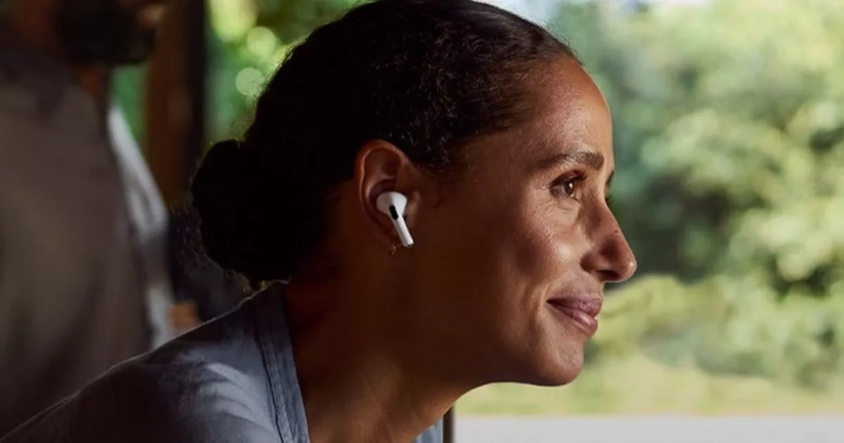 Apple AirPods' 'standout' hearing aid feature leaves users 'shocked' amid £40 price cut