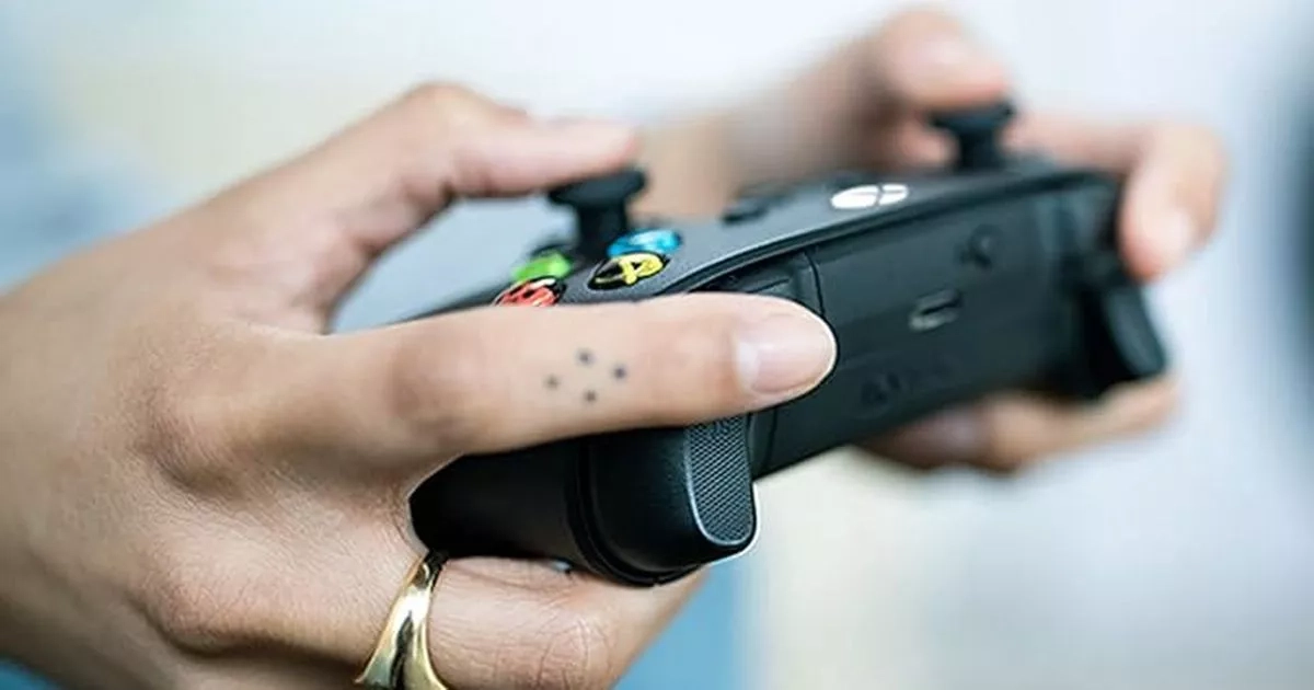 'Sleek and refined' Xbox wireless controller in 6 colours now on offer on Amazon