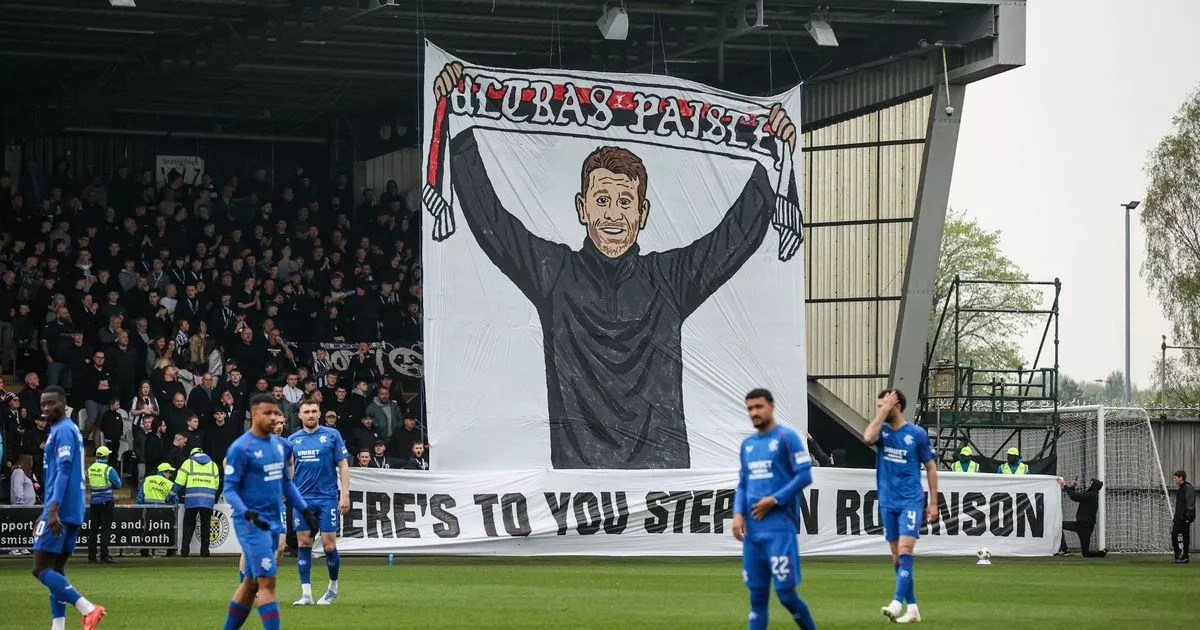 Fans are 'brilliant' says Stephen Robinson as he praises the Saints faithful
