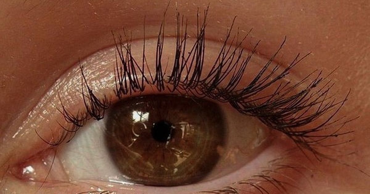 Five star-rated eyelash growth serum that 'works within two weeks' on sale now