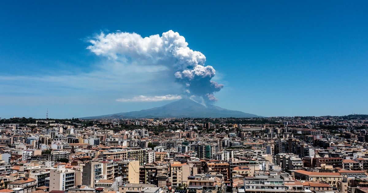 Mount Etna eruption sees flight warning issued to travellers