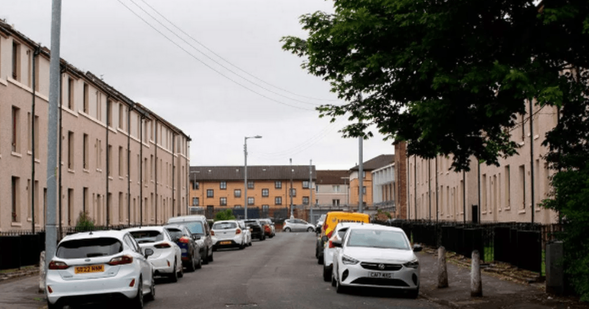 Boy, 15, charged over 'murder bid' after teen 'stabbed' on Glasgow street