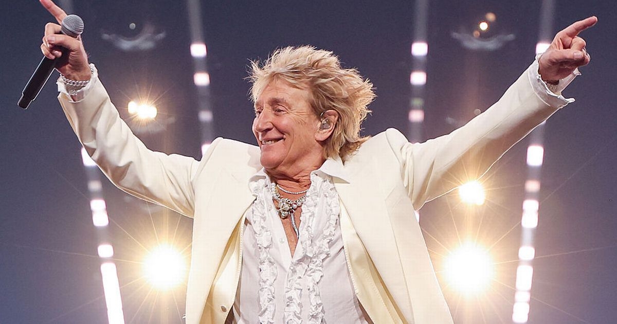 Rod Stewart 'devastated' to cancel shows ahead of Glastonbury legends slot