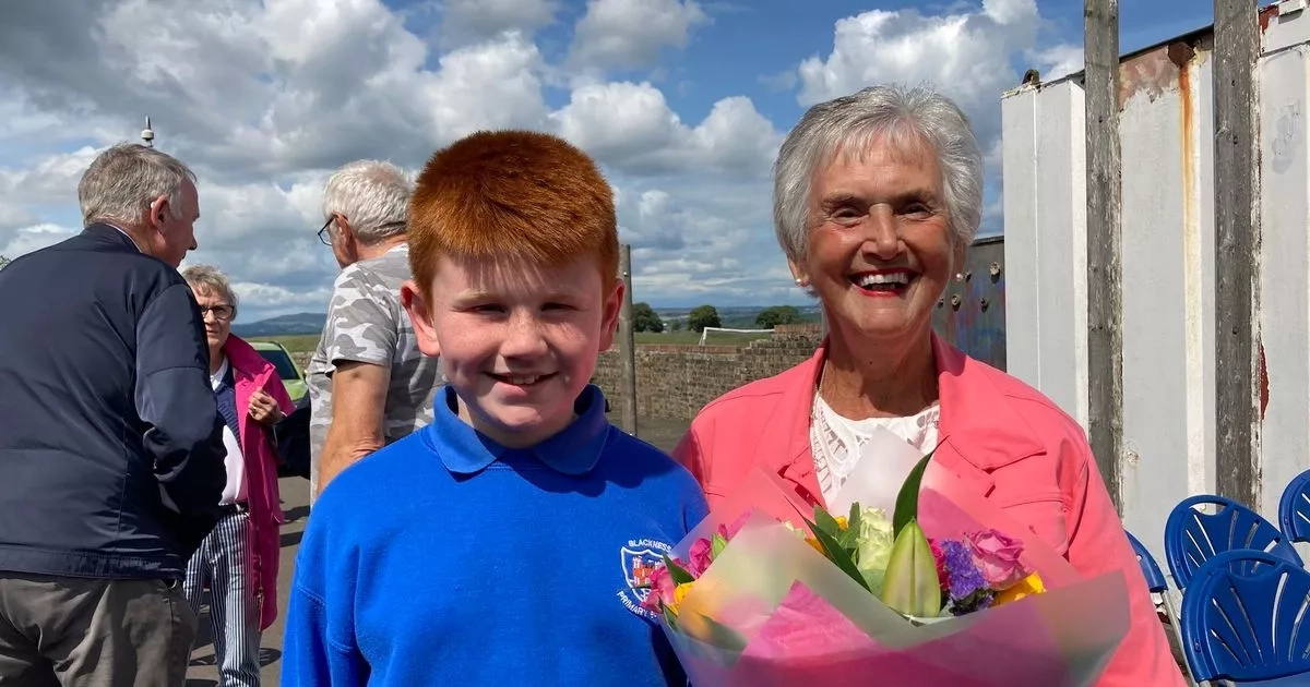 Falkirk village school marks end of an era as pupils gather ahead of closure