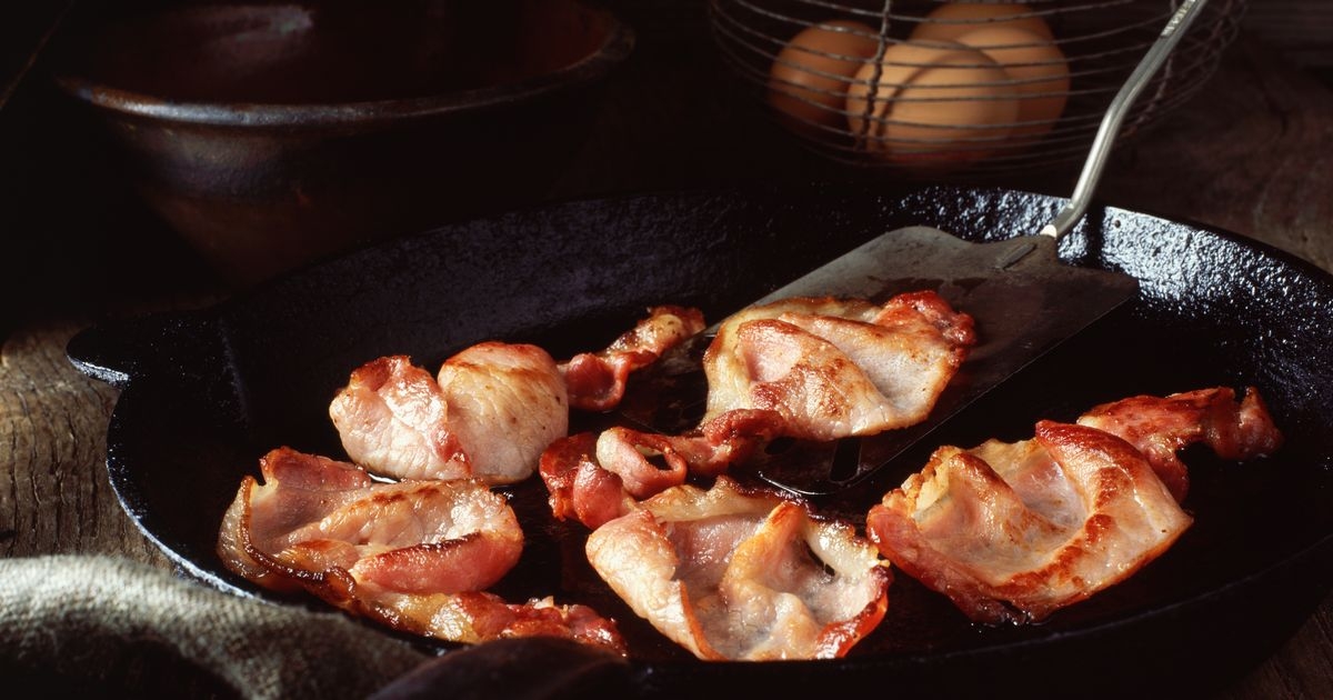 Bacon is crispier without burning if you add this one ingredient while cooking