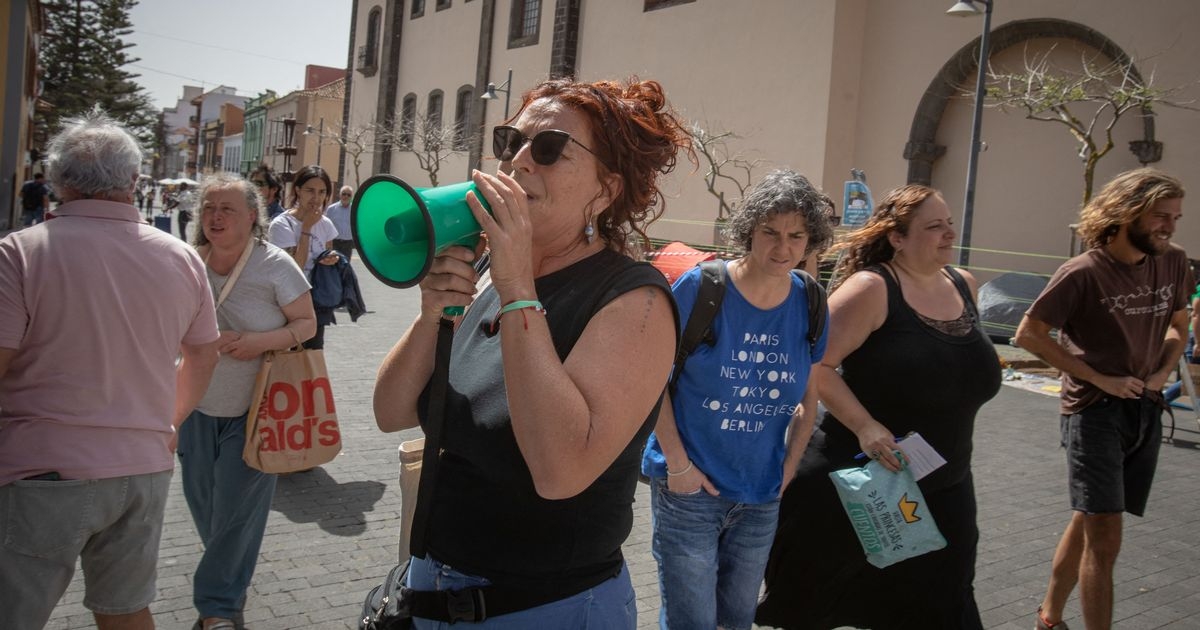 Spain hotspot UK tourist chaos warning as hotel staff to 'strike every week on this day all summer'