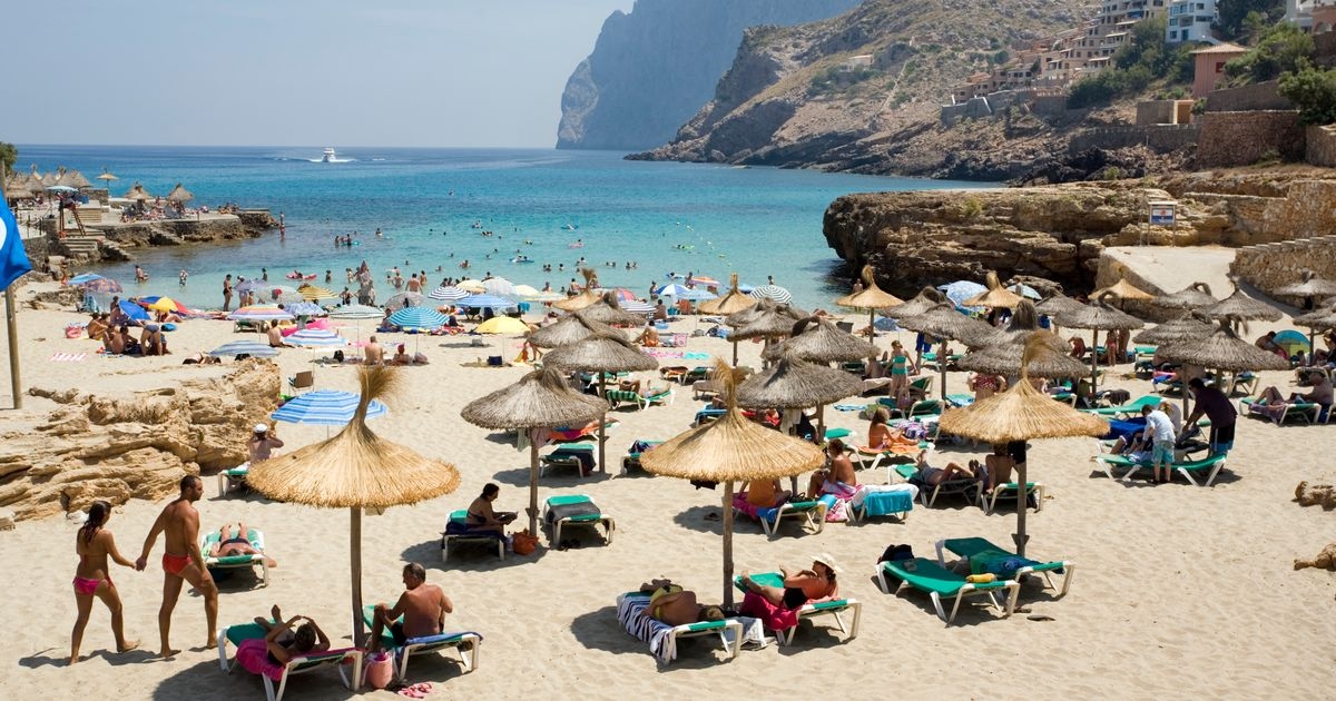 UK holidaymakers face 'extreme risk' in two Spanish islands amid high temperatures