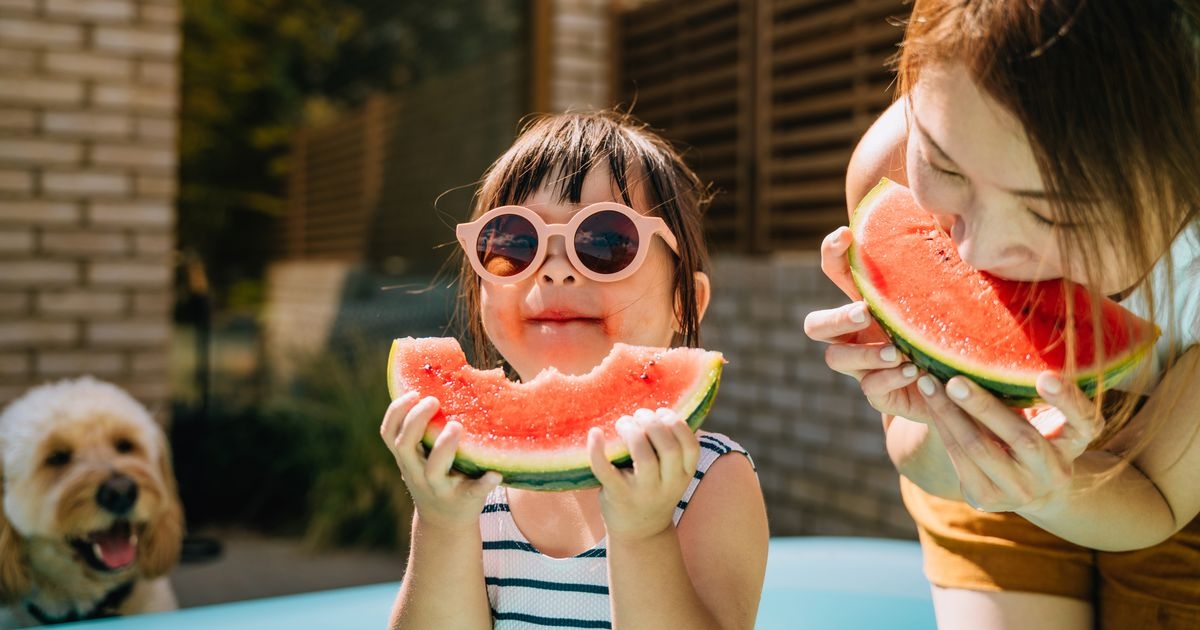 Shoppers will only buy the sweetest watermelons if they follow the 'two finger rule'