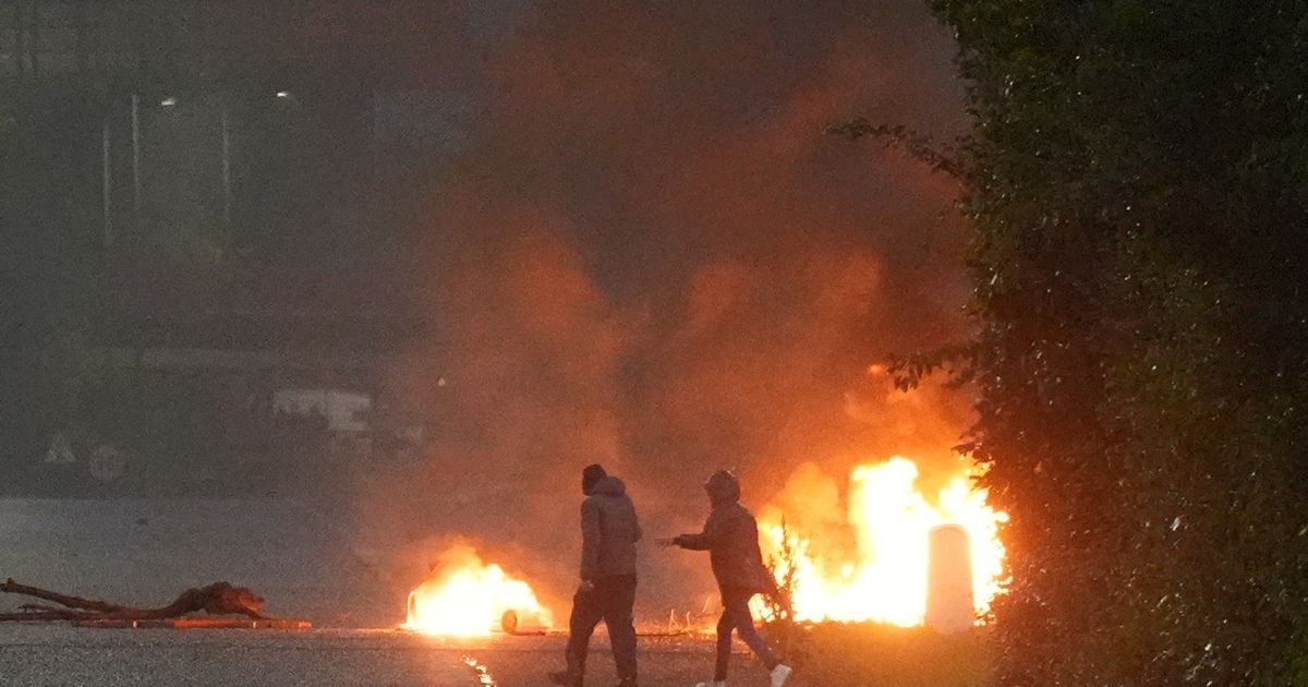 Scots cops sent to Northern Ireland as police officers injured in fireworks riots