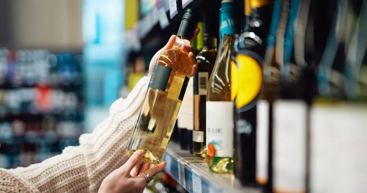 Brits warned of wine shortage as UK bottling factory plans strike this summer