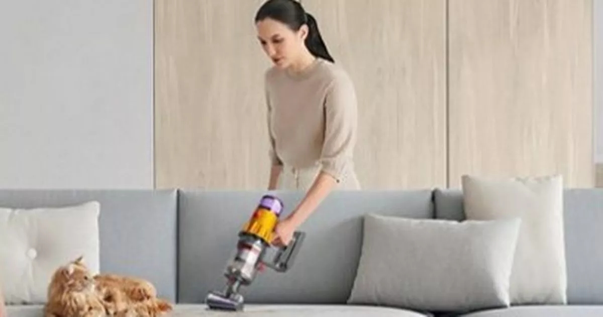 Dyson V12 vacuum that's 'powerful and easy to manoeuvre' gets £190 price slash