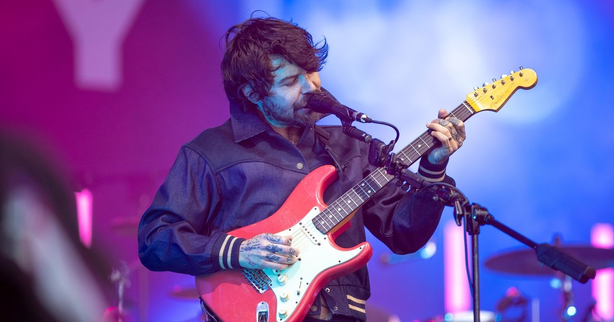 Fans fuming as Biffy Clyro receive 'shocking' Glastonbury criticism