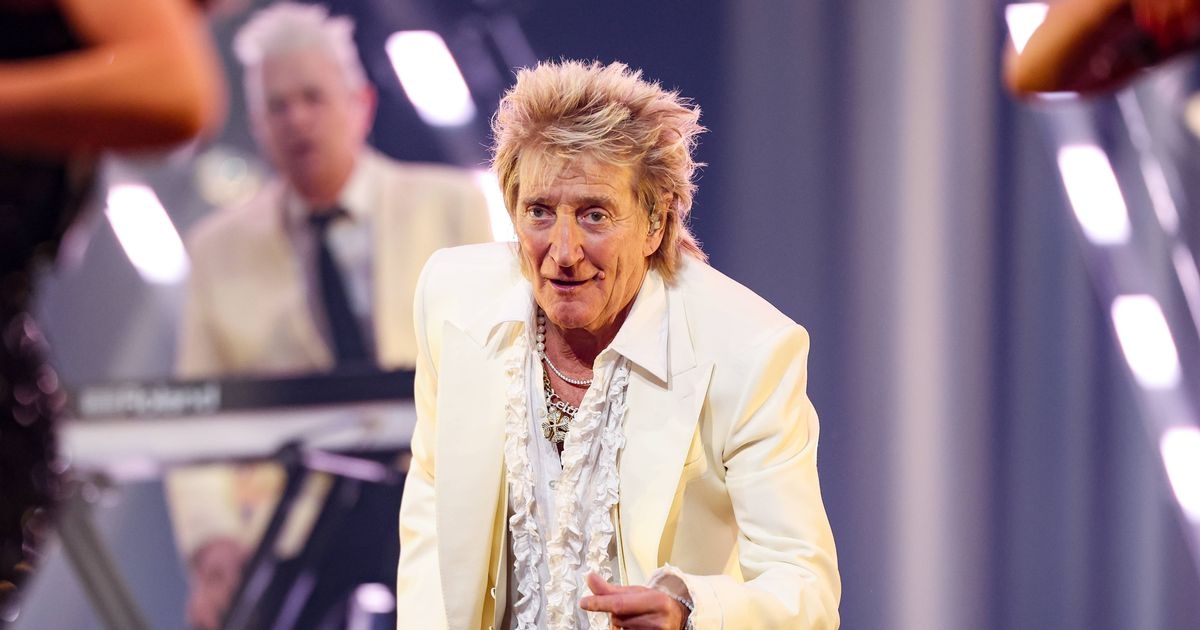 Kneecap fans boo Rod Stewart as band target him with "older than Israel" jibe