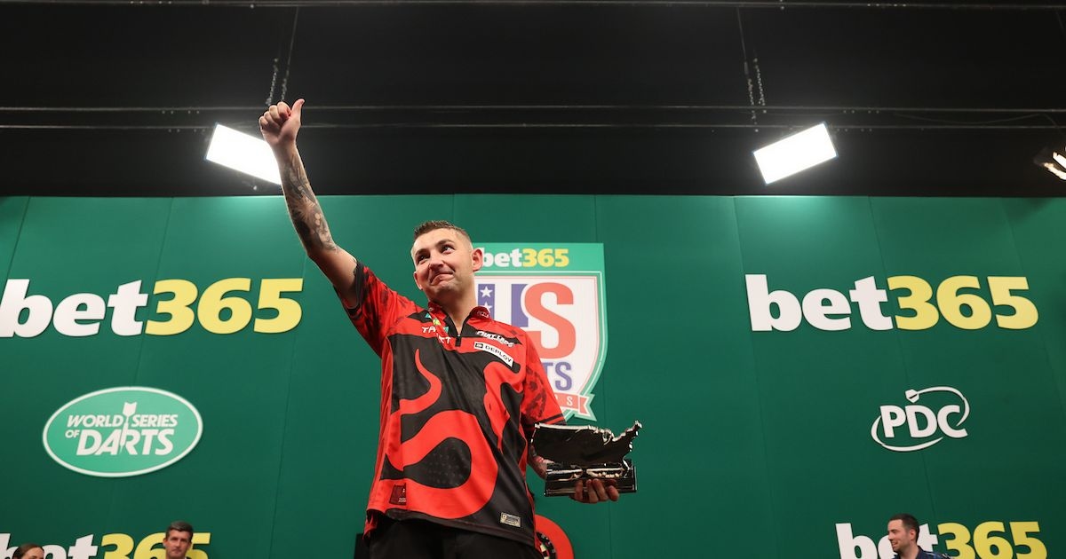 Nathan Aspinall overcomes toilet trouble to go close at US Darts Masters