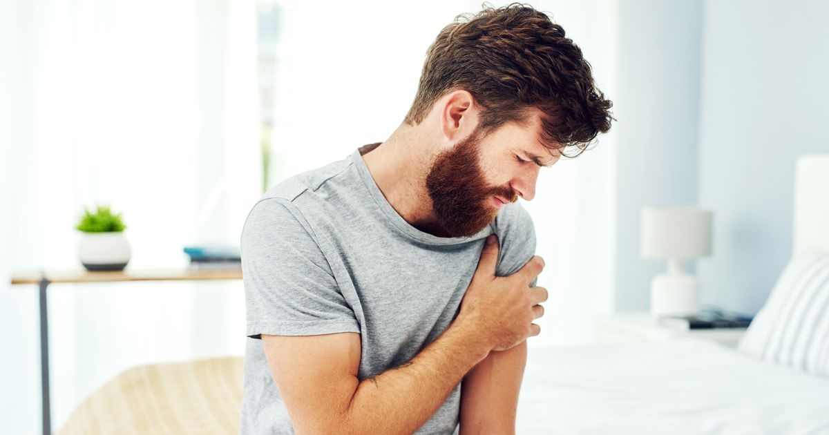 Hot weather warning as painful symptom in the arm could require 999 call