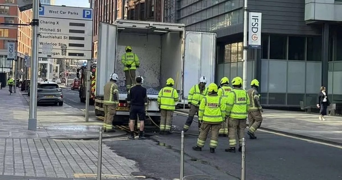 Glasgow bin lorry blaze as fire crews lock down city centre street