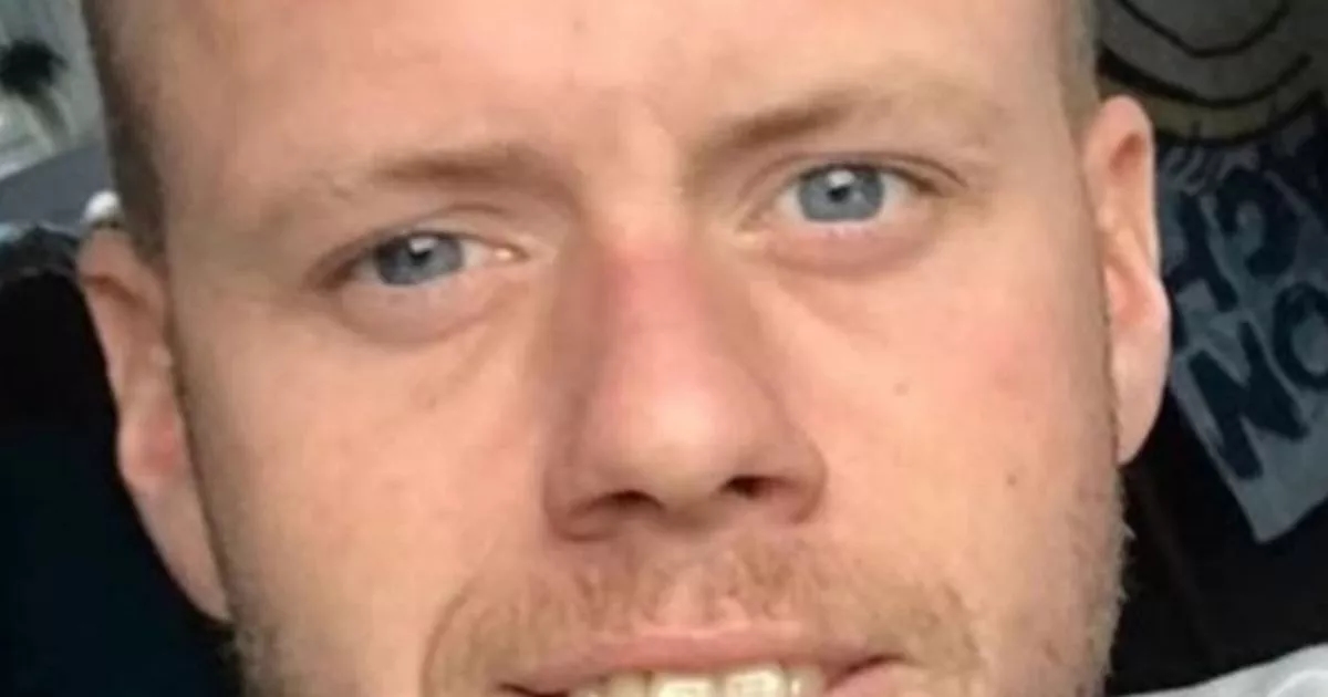 First picture of 'devoted and beloved' dad who died in horror crash in Falkirk
