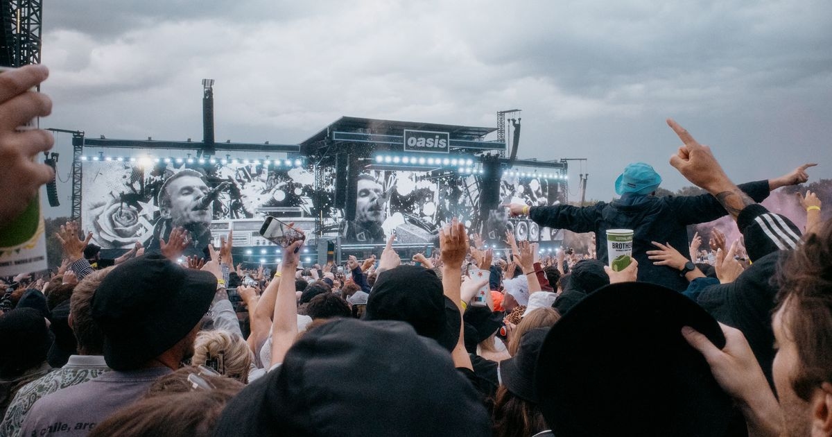 Oasis fans who missed out on Murrayfield tickets can sing along at free tribute show in Edinburgh