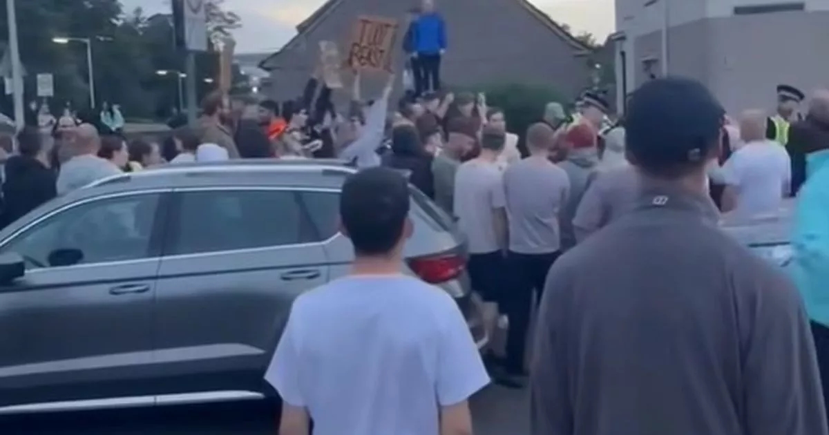 Angry Fife residents hold fourth street protest amid 'beast out' chants