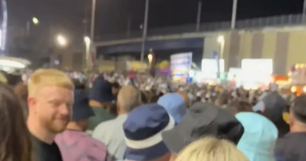 Oasis fans stuck in nightmare crowds as they try to leave Murrayfield