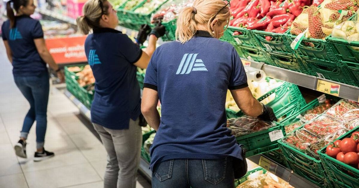 Aldi has three times during the day when food costs 75% less