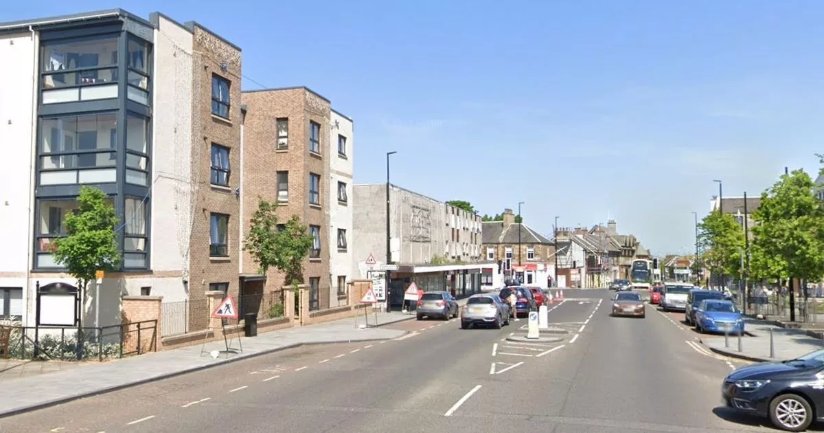 Hero neighbour stops 'youths with bolt-cutters' trying to steal moped on Scots street