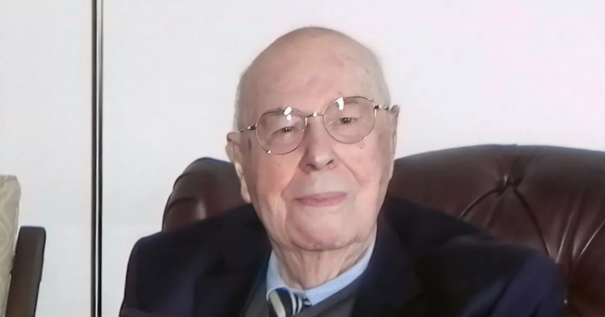 Scots Victoria Cross hero who was last living WW2 recipient dies aged 105