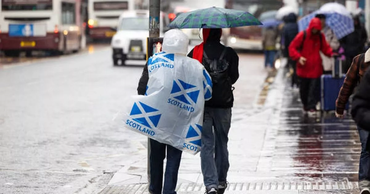 Exact date Scotland's 'mini heatwave' to end as Met Office warns of 'heavy showers and rumbles'