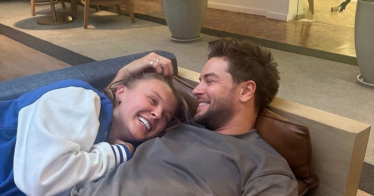 JoJo Siwa postpones all US tour dates as Chris Hughes romance heats up