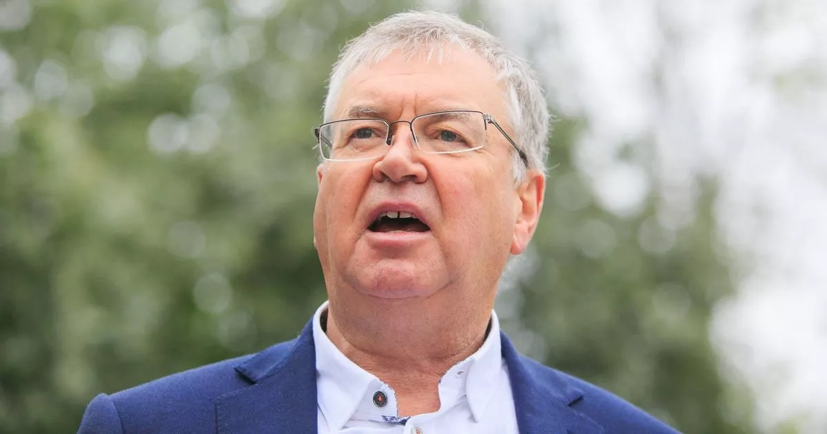 Joe Duffy: Taoiseach leads tributes as RTE legend announces retirement