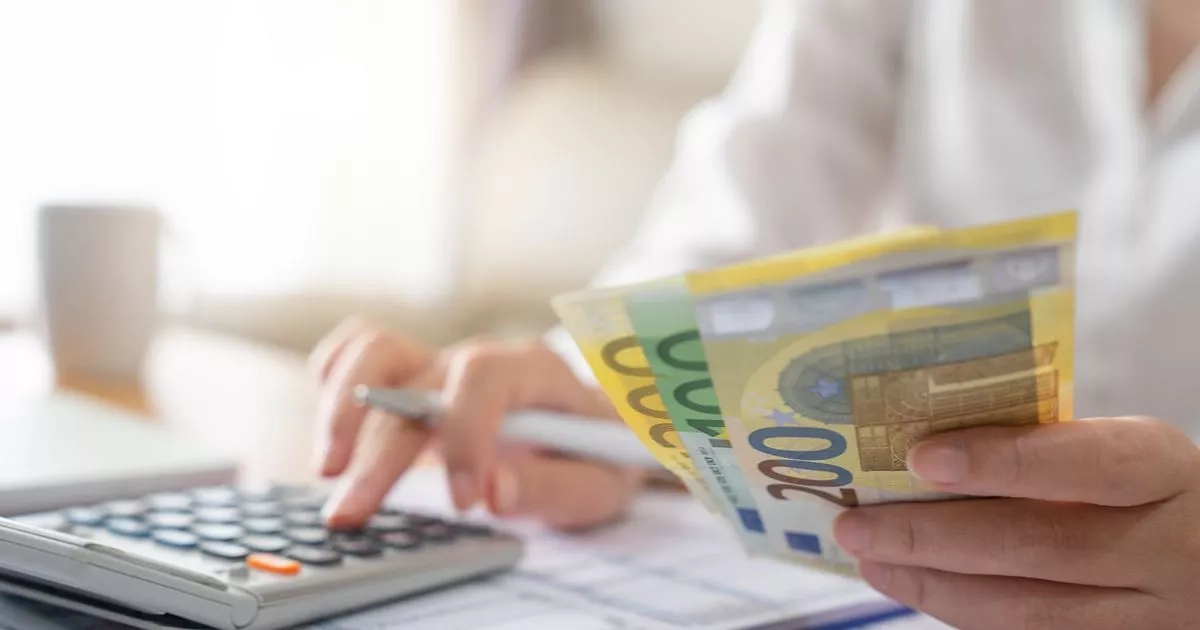 Social welfare Ireland: Families urged to apply for lump sum cash boost next month